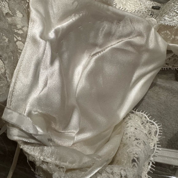 Aire Barcelona Bridal Gown - Picture 7 of 7